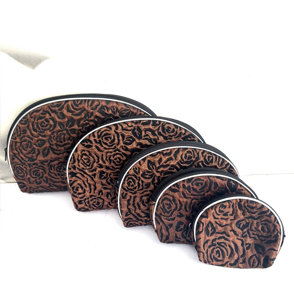 NWOT set of 5 cosmetic bag